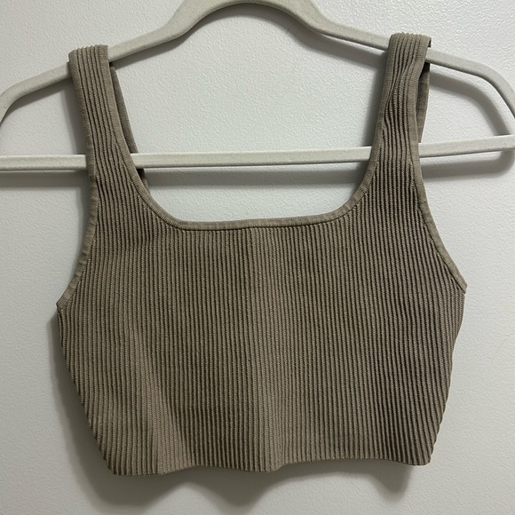 Babaton Aritzia Sculpt Knit Squareneck Cropped Tank - Picture 5 of 6